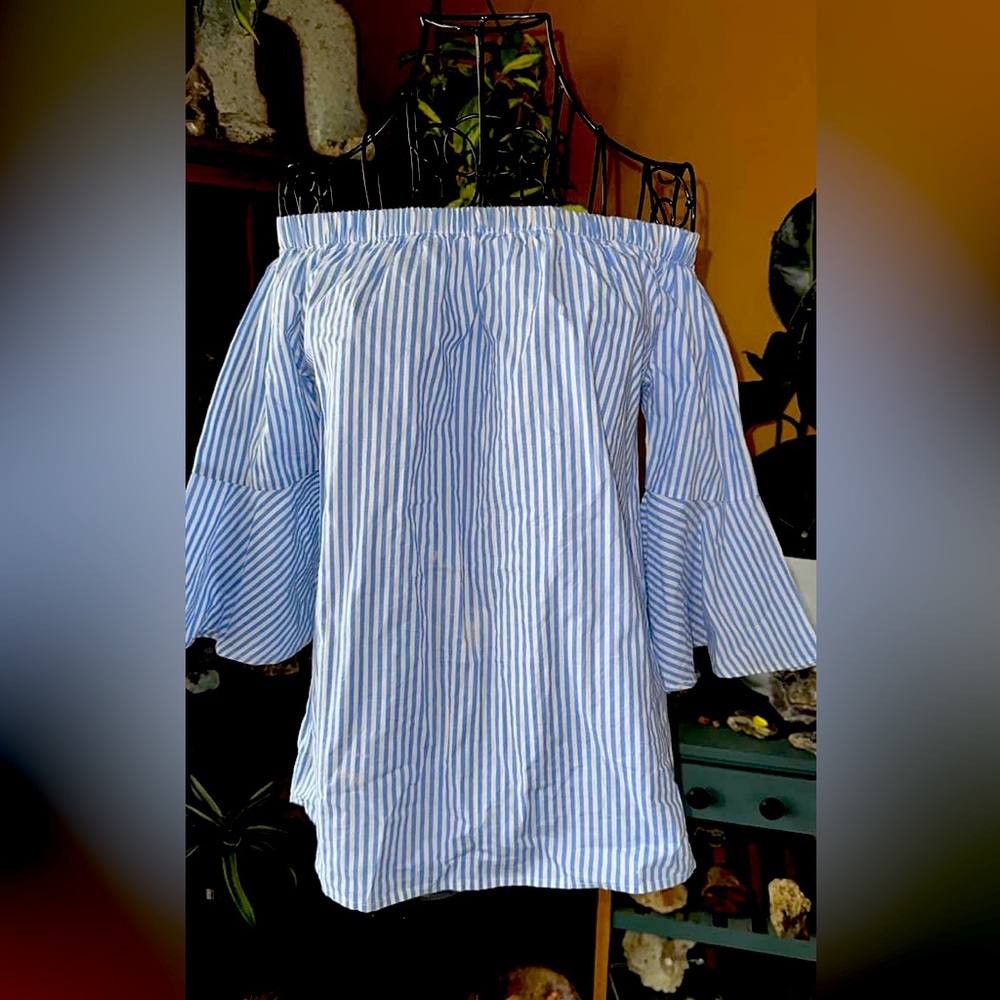 Live 4 Truth women’s off shoulder open back ruffle shirt stripped nwot small